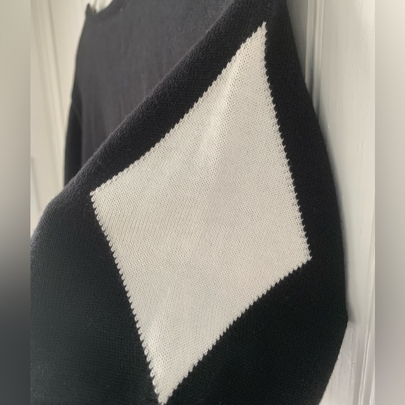 LizGolf Sweater (Medium) Black with White triangle pattern with one on sleeve - Picture 5 of 5